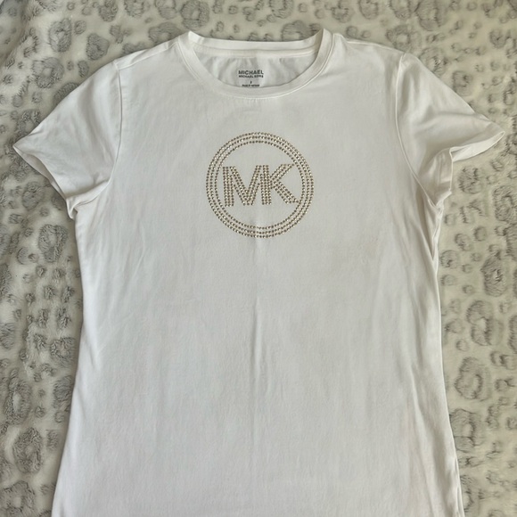 Michael Kors with gold emblem white T-shirt. - Picture 1 of 3